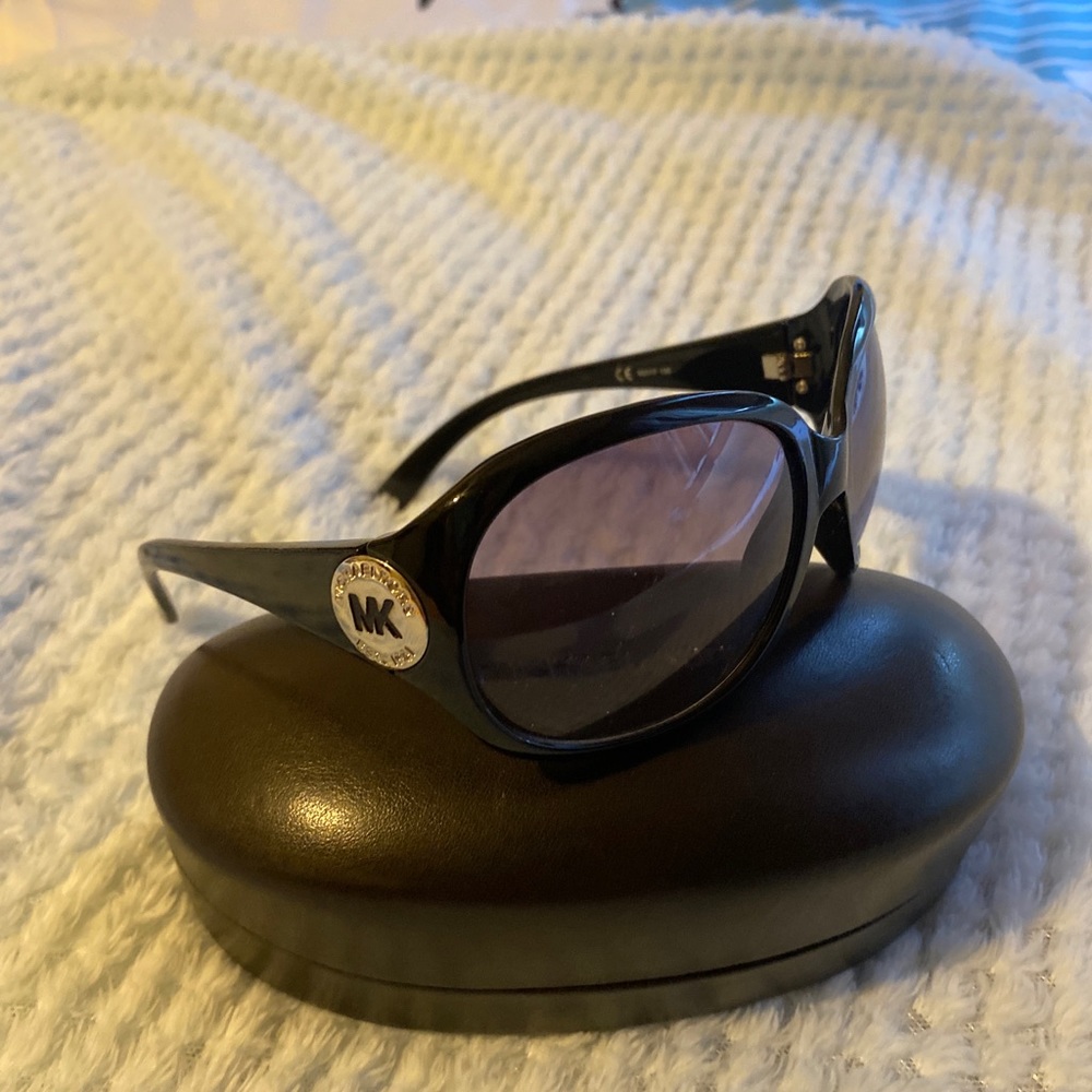 Michael Kors woman’s sunglasses - Picture 2 of 3